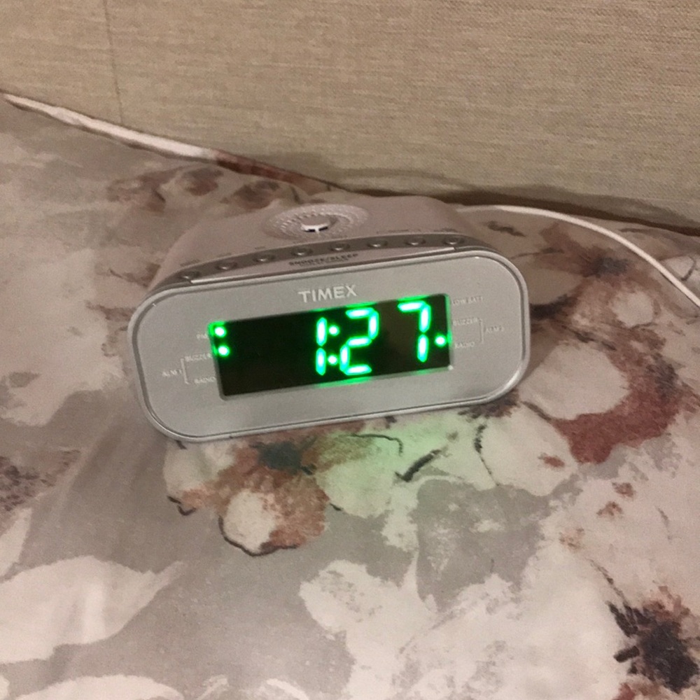 Alarm clock - Picture 2 of 3